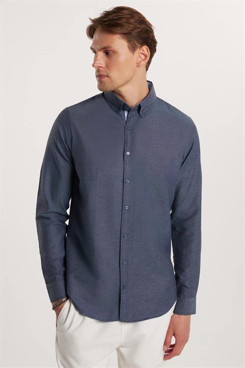 Erkek Slim Fit Dar Kesim Uzun Kollu Pamuklu Oxford Doku Kolay Ütülenebilir Mavi Düğmeli Yaka Gömlek