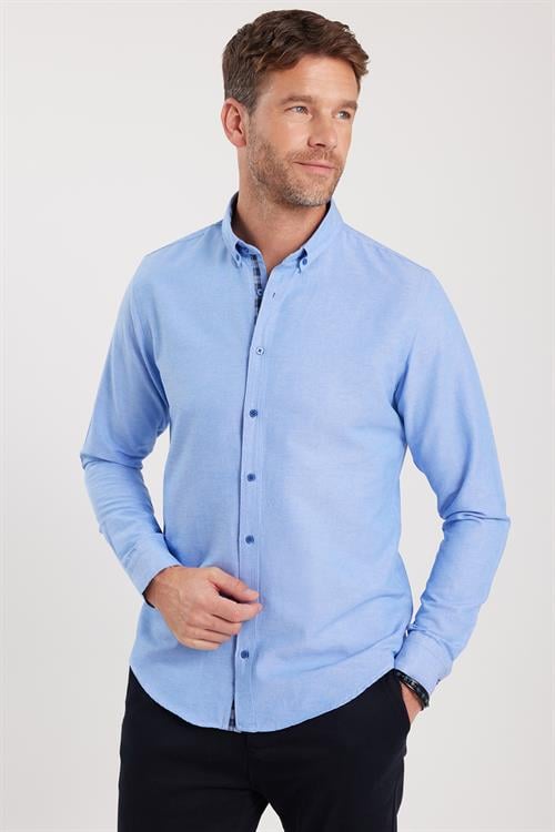 Erkek Slim Fit Dar Kesim Uzun Kollu Pamuklu Oxford Doku Kolay Ütülenebilir Mavi Düğmeli Yaka Gömlek