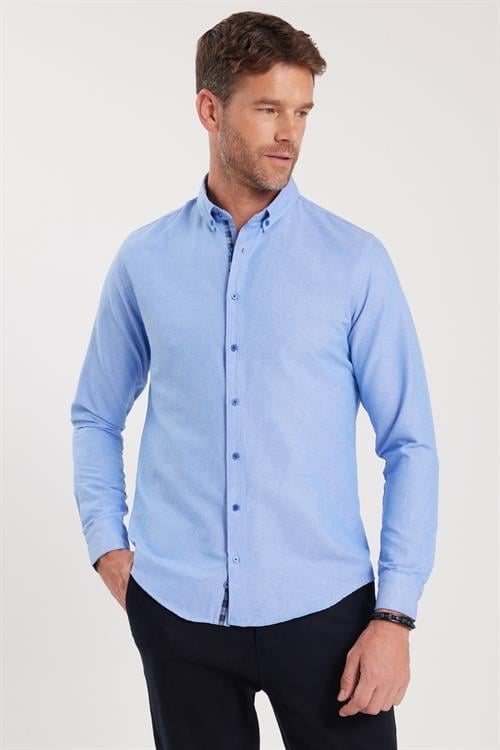 Erkek Slim Fit Dar Kesim Uzun Kollu Pamuklu Oxford Doku Kolay Ütülenebilir Mavi Düğmeli Yaka Gömlek