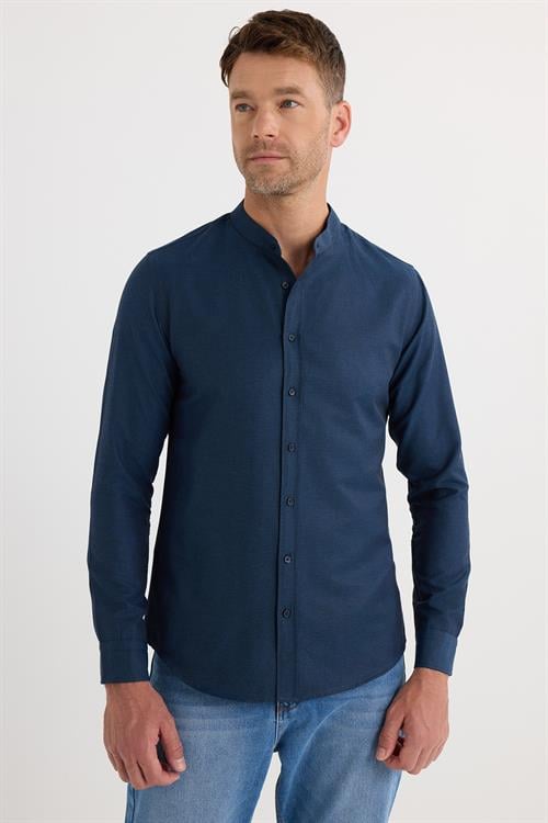 Erkek Slim Fit Dar Kesim Pamuklu Kolay Ütü Lacivert Hakim Yaka Gömlek