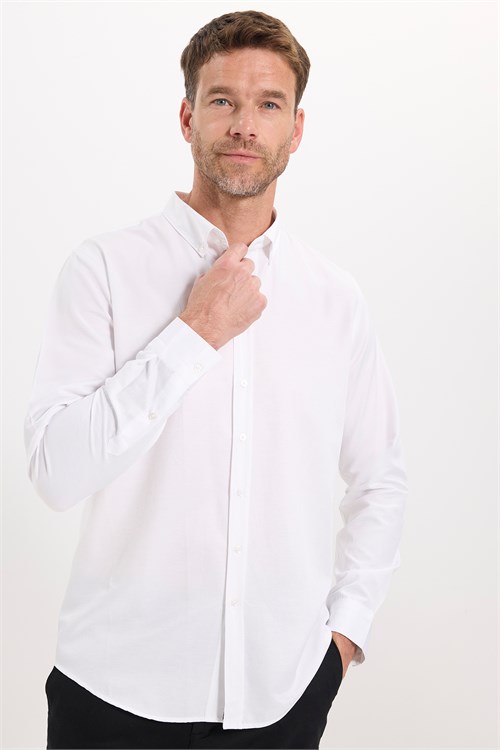 Erkek Slim Fit Dar Kesim Uzun Kollu Pamuklu Kolay Ütülenebilir Beyaz Düğmeli Yaka Gömlek