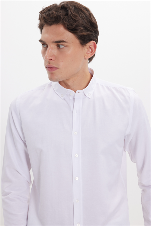 Erkek Slim Fit Dar Kesim Uzun Kollu Pamuklu Kolay Ütü Beyaz Düğmeli Yaka Gömlek