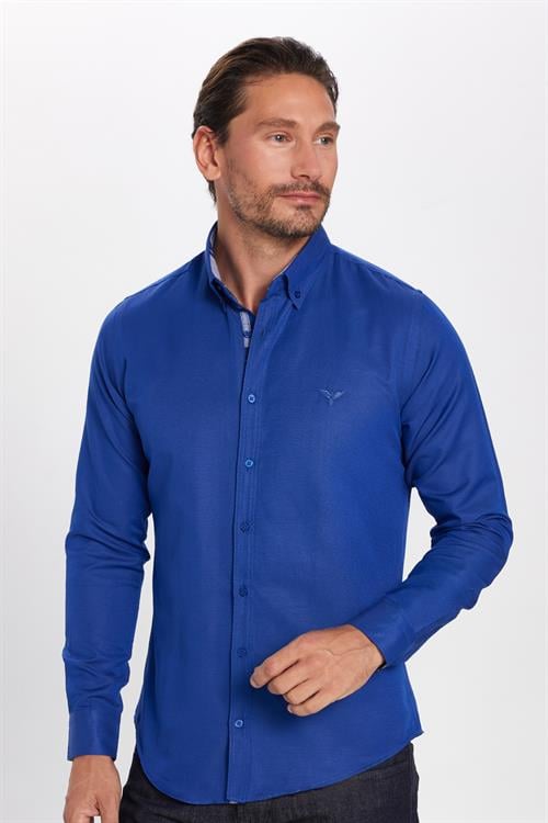 Erkek Slim Fit Dar Kesim Uzun Kollu Pamuklu Oxford Doku Sax Mavi Düğmeli Yaka Gömlek