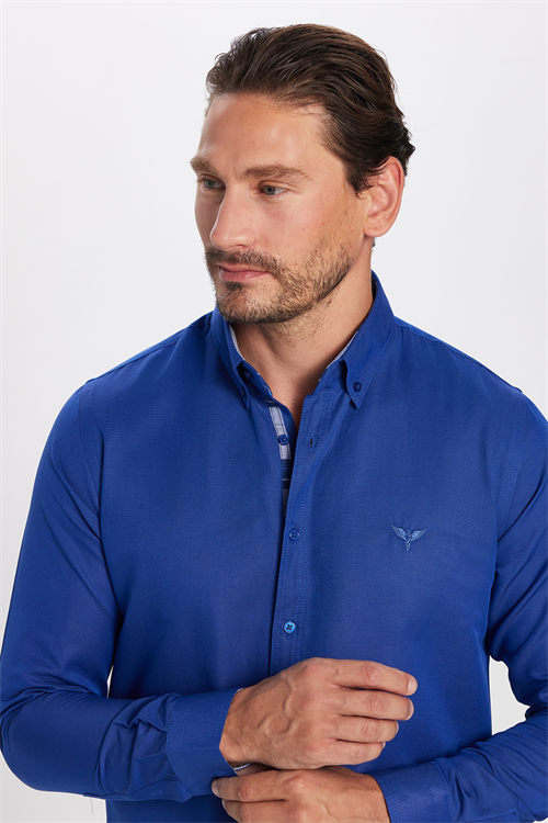 Erkek Slim Fit Dar Kesim Uzun Kollu Pamuklu Oxford Doku Sax Mavi Düğmeli Yaka Gömlek