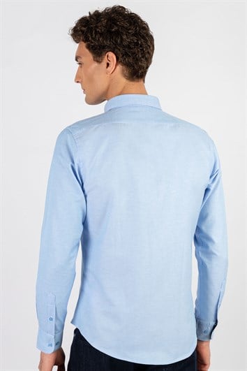 Erkek Slim Fit Dar Kesim Uzun Kollu Pamuklu Oxford Doku Kolay Ütülenebilir Mavi Düğmeli Yaka Gömlek