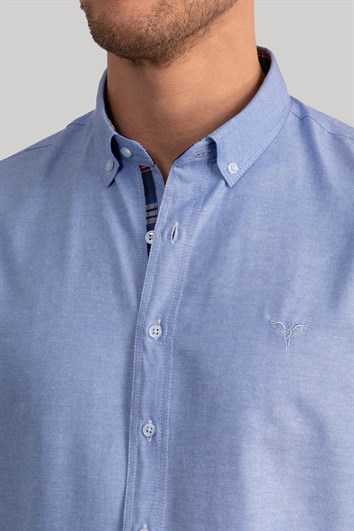 Erkek Slim Fit Dar Kesim Uzun Kollu Pamuklu Oxford Doku Kolay Ütülenebilir Mavi Düğmeli Yaka Gömlek