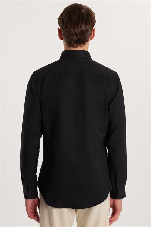 Erkek Slim Fit Dar Kesim Uzun Kollu Pamuklu Oxford Doku Kolay Ütülenebilir Siyah Düğmeli Yaka Gömlek