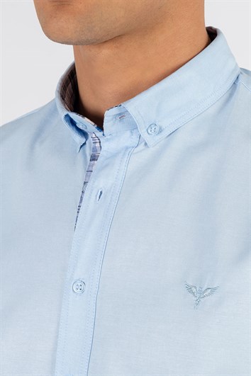 Erkek Slim Fit Dar Kesim Uzun Kollu Pamuklu Oxford Doku Kolay Ütülenebilir Mavi Düğmeli Yaka Gömlek