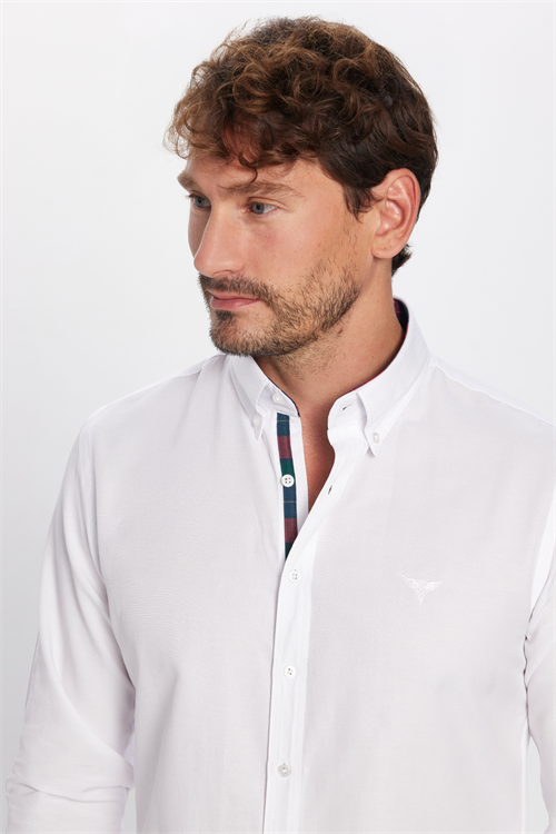 Erkek Slim Fit Dar Kesim Uzun Kollu Pamuklu Oxford Doku Kolay Ütülenebilir Beyaz Düğmeli Yaka Gömlek