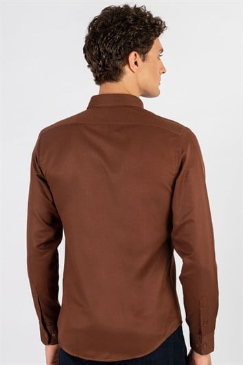 Erkek Slim Fit Dar Kesim Uzun Kollu Pamuklu Oxford Doku Kahverengi Düğmeli Yaka Gömlek