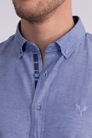 Erkek Slim Fit Dar Kesim Uzun Kollu Pamuklu Oxford Doku Kolay Ütülenebilir Mavi Düğmeli Yaka Gömlek