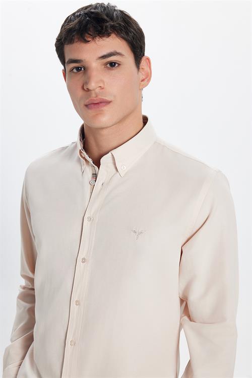 Erkek Slim Fit Dar Kesim Uzun Kollu Pamuklu Oxford Doku Kolay Ütülenebilir Bej Düğmeli Yaka Gömlek