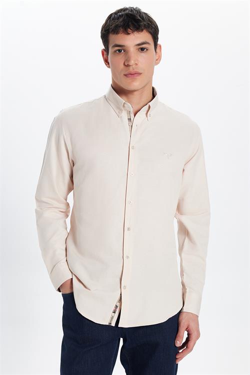 Erkek Slim Fit Dar Kesim Uzun Kollu Pamuklu Oxford Doku Kolay Ütülenebilir Bej Düğmeli Yaka Gömlek