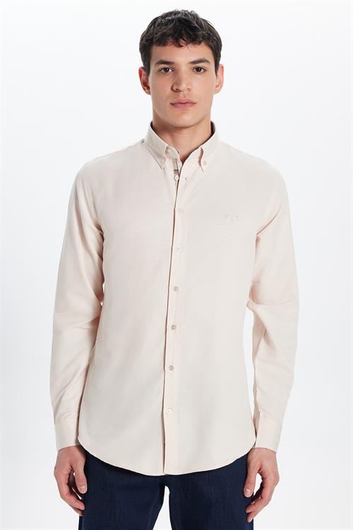 Erkek Slim Fit Dar Kesim Uzun Kollu Pamuklu Oxford Doku Kolay Ütülenebilir Bej Düğmeli Yaka Gömlek