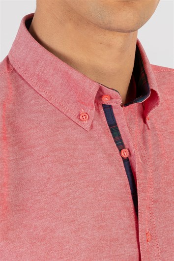 Erkek Slim Fit Dar Kesim Kısa Kollu Pamuklu Oxford Doku Kırmızı Düğmeli Yaka Gömlek