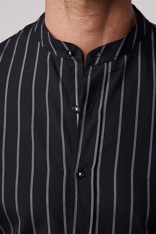 Slim Fit Uzun Kollu Hakim Yaka Pamuklu Kolay Ütü Çizgili Erkek Siyah Gömlek