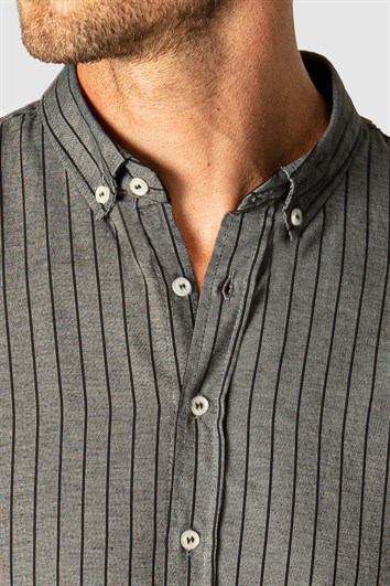 Slim Fit Uzun Kollu Düğmeli Yaka Pamuklu Kolay Ütü Çizgili Erkek Gömlek