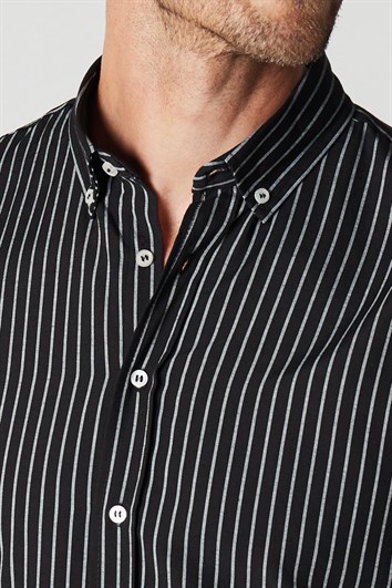 Slim Fit Uzun Kollu Düğmeli Yaka Pamuklu Kolay Ütü Çizgili Erkek Gömlek