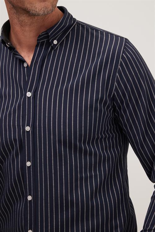 Slim Fit Uzun Kollu Düğmeli Yaka Pamuklu Kolay Ütü Çizgili Erkek Gömlek