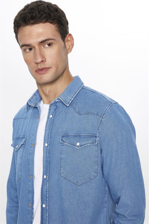 Erkek Slim Fit Dar Kesim Uzun Kollu Çift Cepli Kapaklı Parça Dikişli Mavi Denim Kot Gömlek