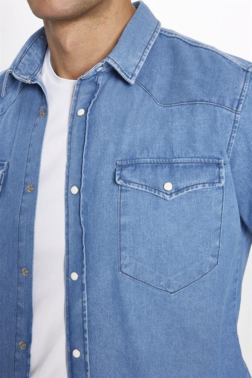 Erkek Slim Fit Dar Kesim Uzun Kollu Çift Cepli Kapaklı Parça Dikişli Mavi Denim Kot Gömlek