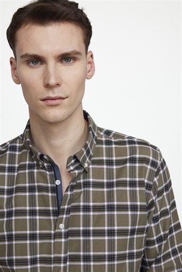 Erkek Slim Fit Dar Kesim Uzun Kollu Pamuklu Kolay Ütü Kareli Düğmeli Yaka Gömlek