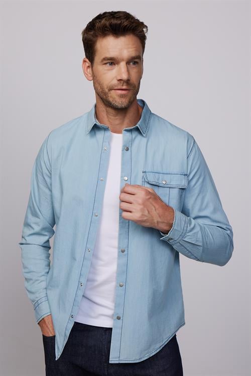 Slim Fit Uzun Kollu Çıt Çıtlı Tek Cep Kapaklı Denim Kot Mavi Erkek Gömlek