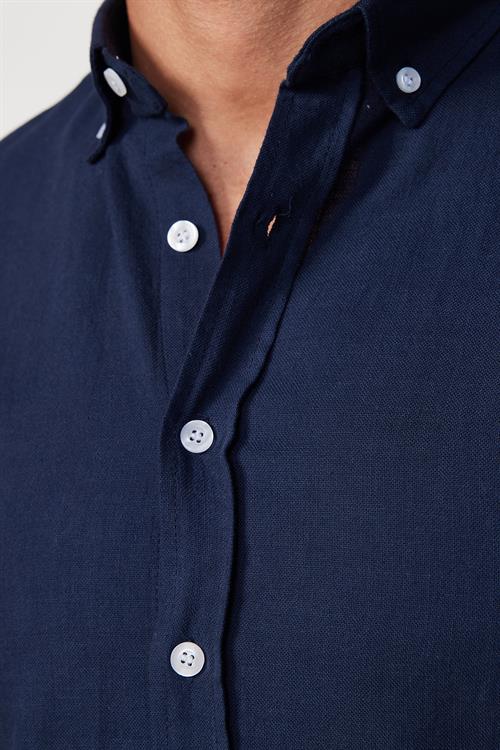 Erkek Slim Fit Dar Kesim %100 Pamuk Keten Doku Düğmeli Yaka Lacivert Gömlek