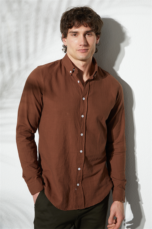 Erkek Slim Fit Dar Kesim %100 Pamuk Keten Doku Düğmeli Yaka Kahverengi Gömlek