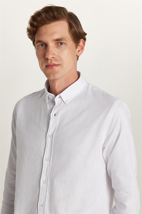 Erkek Slim Fit Dar Kesim %100 Pamuk Keten Doku Düğmeli Yaka Beyaz Gömlek