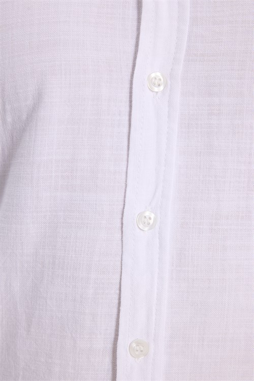 Erkek Slim Fit Dar Kesim %100 Pamuk Keten Doku Düğmeli Yaka Beyaz Gömlek