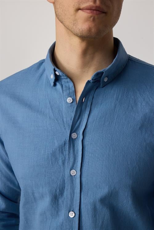 Erkek Slim Fit Dar Kesim %100 Pamuk Keten Doku Düğmeli Yaka Indigo Gömlek