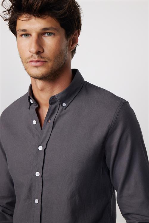 Erkek Slim Fit Dar Kesim %100 Pamuk Keten Doku Düğmeli Yaka Gri Gömlek