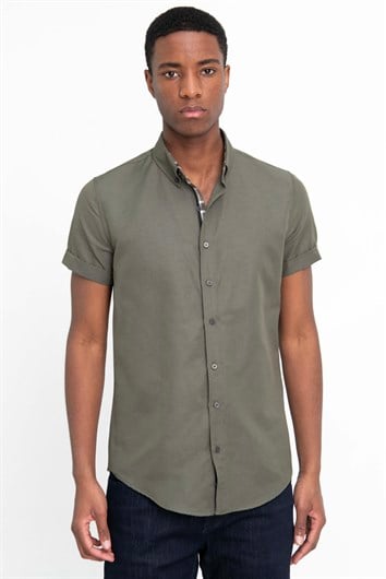 Erkek Slim Fit Dar Kesim Kısa Kollu Pamuklu Oxford Doku Kolay Ütülenebilir Haki Düğmeli Yaka Gömlek