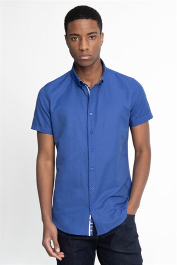 Erkek Slim Fit Dar Kesim Kısa Kollu Pamuklu Oxford Doku Sax Mavi Düğmeli Yaka Gömlek