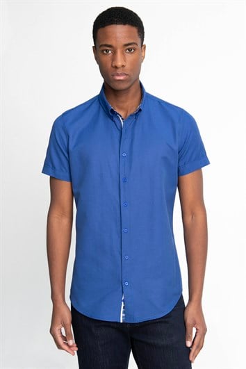 Erkek Slim Fit Dar Kesim Kısa Kollu Pamuklu Oxford Doku Sax Mavi Düğmeli Yaka Gömlek