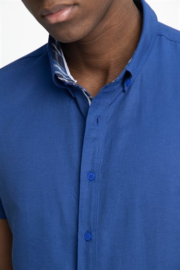 Erkek Slim Fit Dar Kesim Kısa Kollu Pamuklu Oxford Doku Sax Mavi Düğmeli Yaka Gömlek