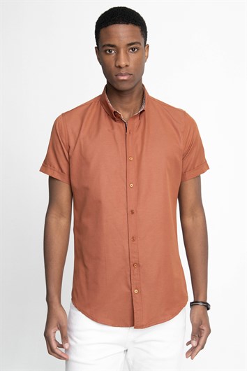 Erkek Slim Fit Dar Kesim Kısa Kollu Pamuklu Oxford Doku Tarçın Renk Düğmeli Yaka Gömlek