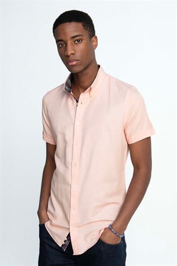 Erkek Slim Fit Dar Kesim Kısa Kollu Pamuklu Oxford Doku Kolay Ütülenebilir Pembe Düğmeli Yaka Gömlek