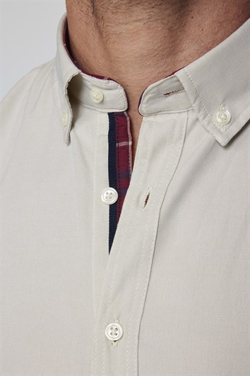 Erkek Slim Fit Dar Kesim Kısa Kollu Pamuklu Oxford Doku Krem Renk Düğmeli Yaka Gömlek