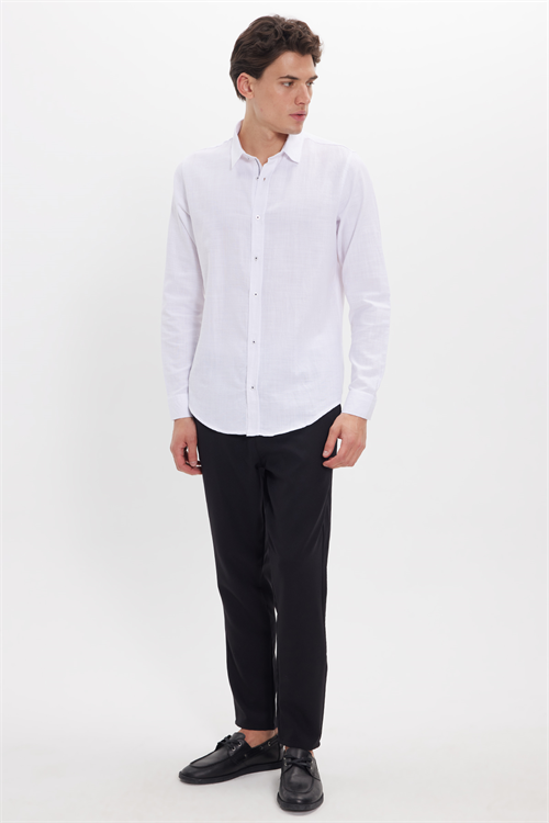 Erkek Slim Fit Dar Kesim Uzun Kollu %100 Pamuk Keten Doku Apoletli Beyaz Gömlek