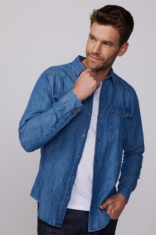 Slim Fit Uzun Kollu Dar Kesim Çift Cep Kapaklı Pamuklu Denim Kot Lacivert Gömlek