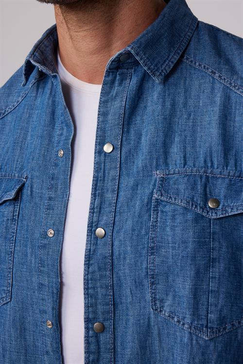 Slim Fit Uzun Kollu Dar Kesim Çift Cep Kapaklı Pamuklu Denim Kot Lacivert Gömlek