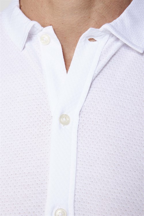 Erkek Slim Fit Dar Kesim Kısa Kollu Desenli Apaş Yaka Örme Beyaz Gömlek