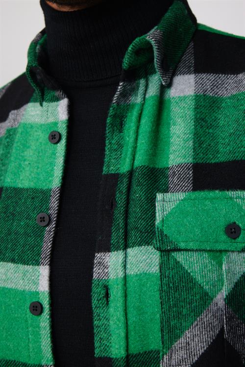 Erkek Slim Fit Dar Kesim Uzun Kollu Kareli Tek Cepli Kışlık Oduncu Yeşil Düğmeli Yaka Gömlek