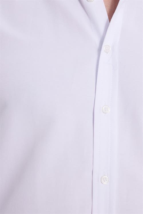 Erkek Slim Fit Dar Kesim Uzun Kollu Pamuklu Oxford Doku Kolay Ütü Beyaz Düğmeli Yaka Gömlek