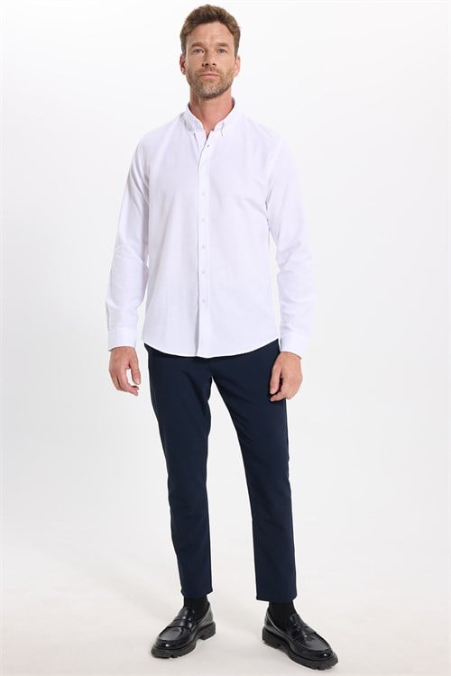 Erkek Slim Fit Dar Kesim Uzun Kollu Pamuklu Oxford Doku Kolay Ütülenebilir Beyaz Düğmeli Yaka Gömlek