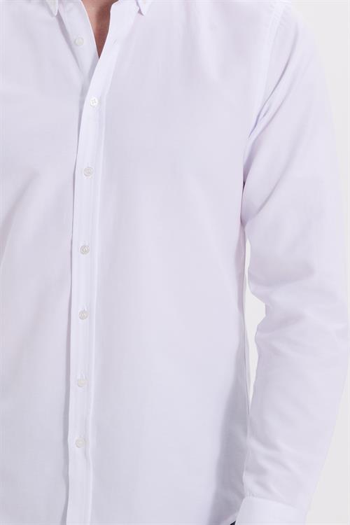 Erkek Slim Fit Dar Kesim Uzun Kollu Pamuklu Oxford Doku Kolay Ütü Beyaz Düğmeli Yaka Gömlek