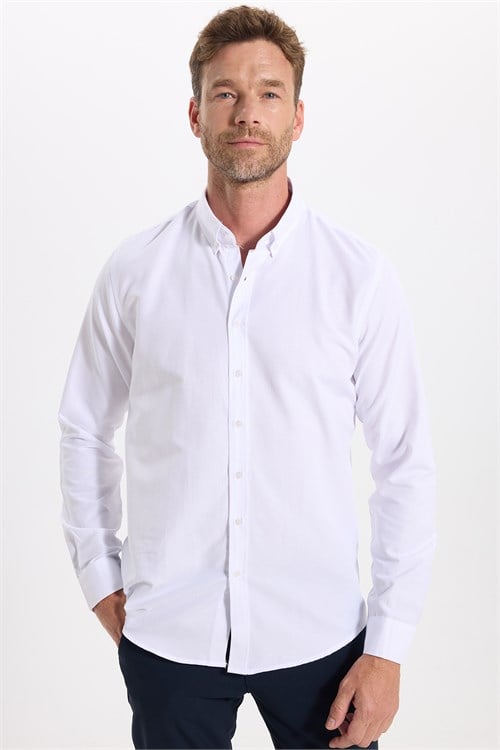Erkek Slim Fit Dar Kesim Uzun Kollu Pamuklu Oxford Doku Kolay Ütülenebilir Beyaz Düğmeli Yaka Gömlek