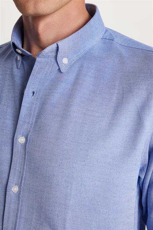 Erkek Slim Fit Dar Kesim Uzun Kollu Pamuklu Oxford Doku Kolay Ütü Mavi Düğmeli Yaka Gömlek